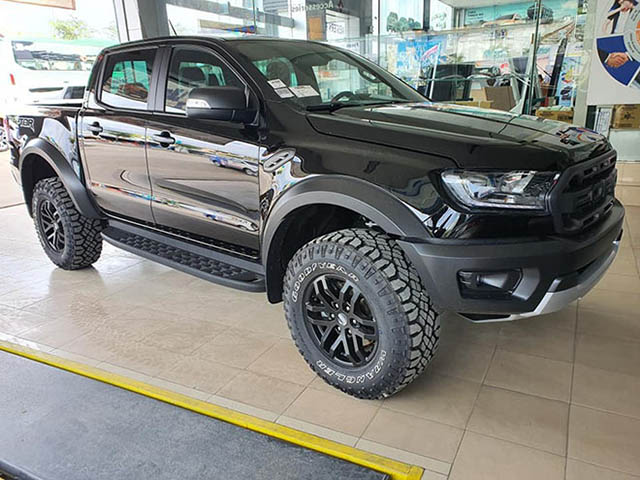 Ô tô - Ford Ranger Raptor 2019 thay đổi lốp xe mới và phản ứng của khách hàng