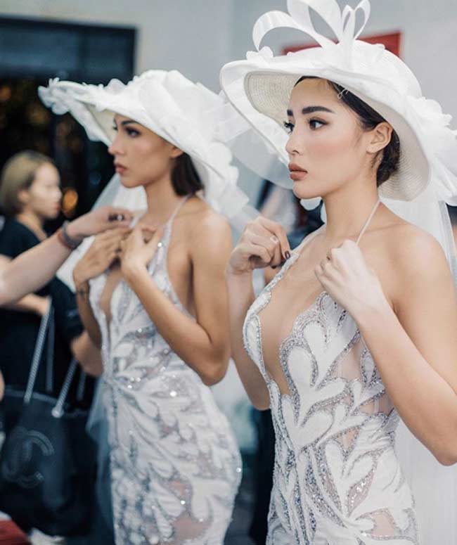Có thể thấy trong cùng mẫu váy tại một sự kiện thời trang, Kỳ Duyên và Minh Triệu lên dáng váy khác hẳn nhau. Lý do là bởi vòng 1 sau khi sửa sang của Kỳ Duyên quá lớn.