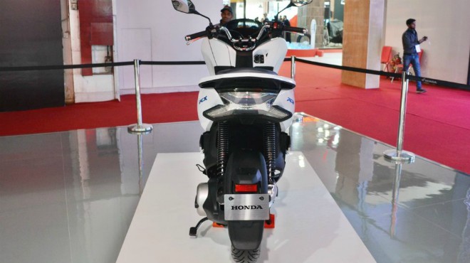 Rò rỉ Honda PCX 150 mới, so găng gay cấn với Yamaha NMax 155 - 9