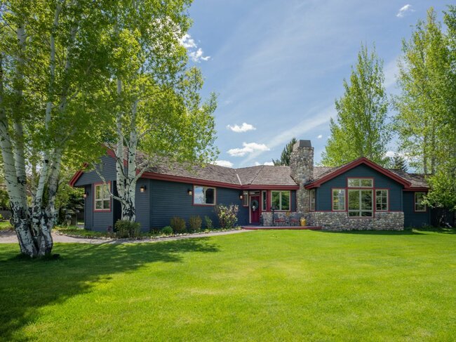 Bất động sản ở Jackson Hole không rẻ. Giá trung bình của một ngôi nhà ở Jackson Hole là 1,62 triệu đô la.