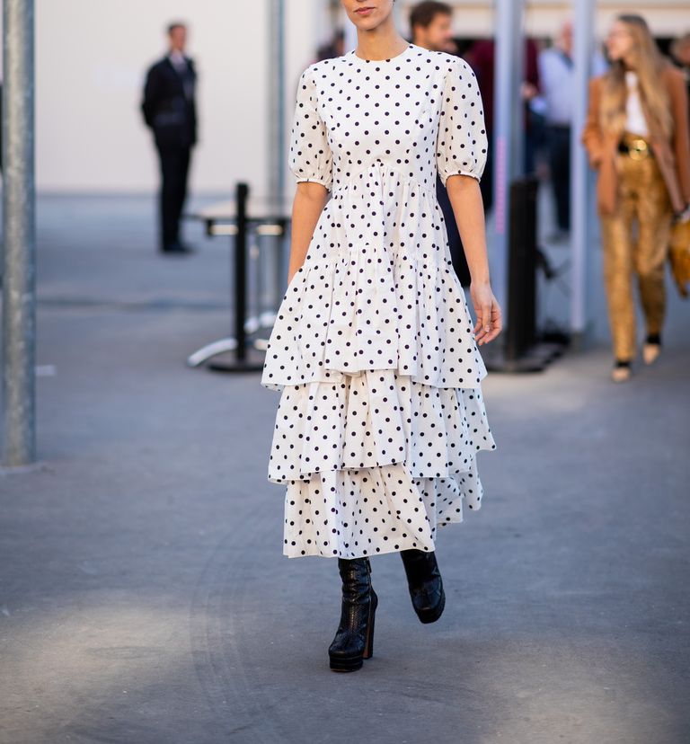 Ruffles bèo xếp nếp sẽ là xu hướng tàn lụi trong năm sau: "Làm mưa làm gió" suốt năm ngoái nhưng xu hướng điệu đà này lại không còn thịnh hành trong thời gian tới.