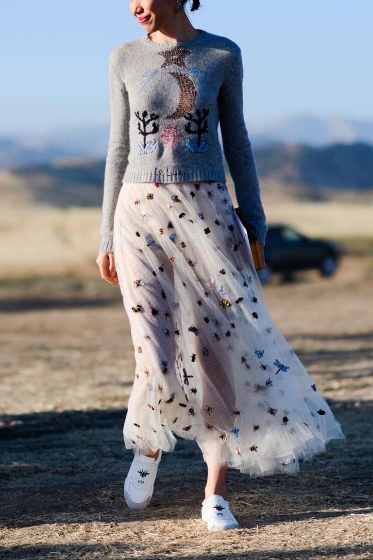 Xu hướng sẽ hết thời: Diện đồng bội một thương hiệu từ đầu đến chân. Các chuyên gia của Elle về dự đoán xu hướng này sẽ không còn được chuộng: "Trông giống như một người vừa bước ra khỏi một đường băng catwalk không truyền cảm hứng hiện thực". Do đó phong cách đường phố được phô trương quá mức đã kết thúc. Phụ nữ mùa xuân 2019 phải mang nét đẹp thanh lịch và tinh tế".