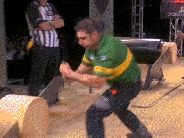 Media - Xem người đàn ông đốn củi với tốc độ "kinh khủng" nhất thế giới