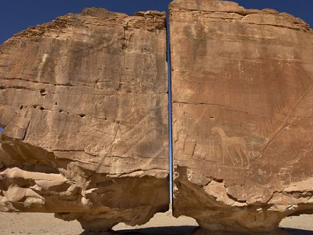 Thế giới - Tảng đá khổng lồ ngàn năm tuổi bị cắt đôi hoàn hảo đến mức thách thức hiểu biết của con người