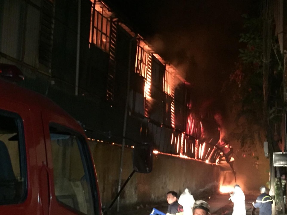 Nóng 24h qua: Chi tiết mới về chiếc áo màu đỏ của bé trai trường Gateway - Ảnh 2