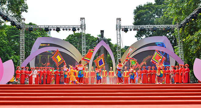 Các chương trình đặc sắc trong khuôn khổ chương trình diễn ra trong hai ngày được đông đảo người dân thủ đô đón nhận