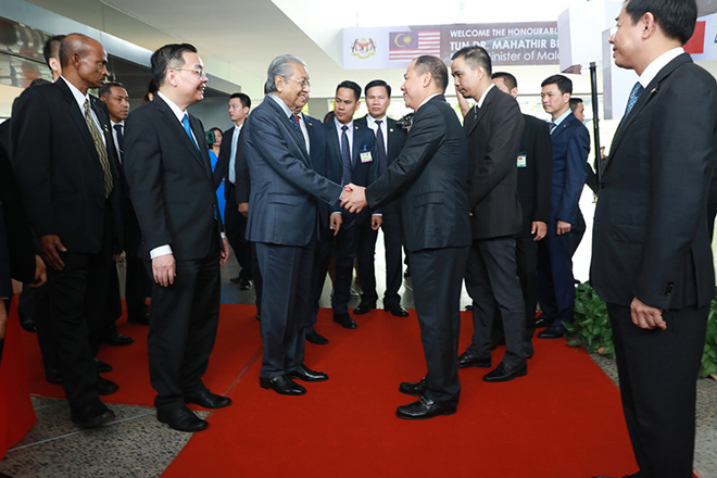 Thủ tướng Malaysia Mahathir Mohamad: “Xe VinFast rất khỏe, thiết kế đẹp, êm như xe điện” - 1