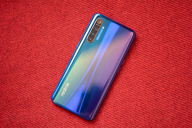 Máy đi kèm 4 camera sau.