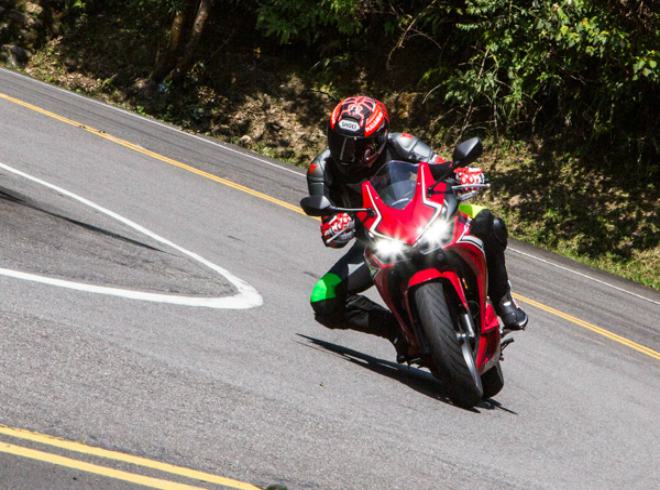 CBR500R dù sao vẫn có sự thoải mái.