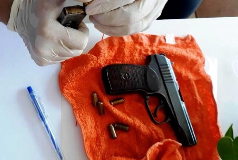 Khẩu súng và đạn được phát hiện. Ảnh: C.A