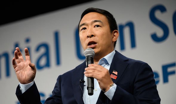 Andrew Yang, 44 tuổi, hiện đang cạnh tranh để trở thành ứng viên đại diện đảng Dân chủ của Mỹ tranh cử tổng thống năm 2020.