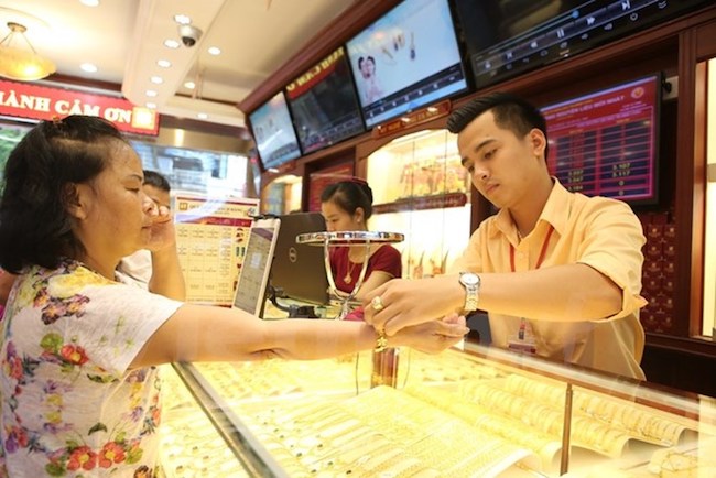 Vàng lao dốc sau thái độ mềm mỏng từ phía Trung Quốc trong cuộc chiến thương mại với Mỹ.
