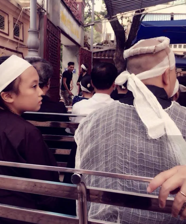 Phương Thanh đăng ảnh con gái và chồng cũ giấu mặt