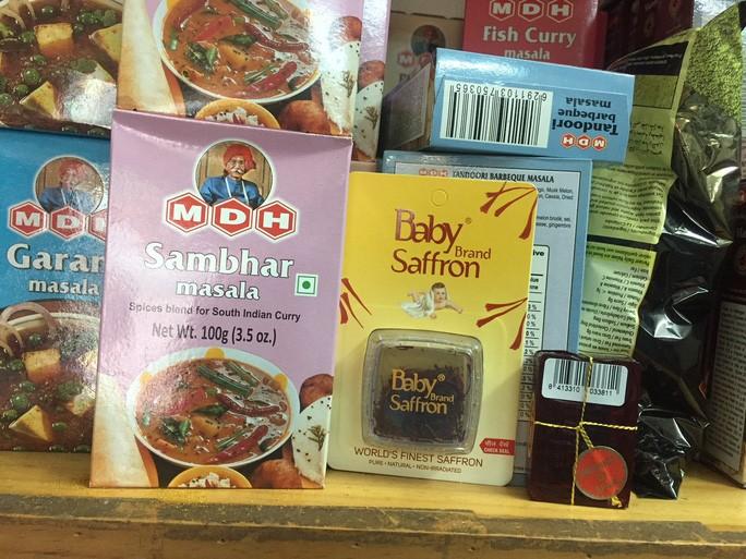 Baby saffron có nguồn gốc Ấn Độ được bày bán tại cửa hàng