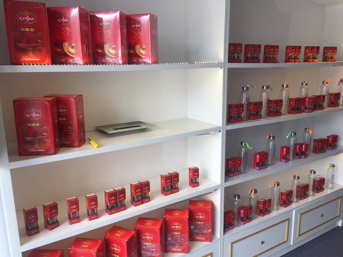 Một cửa hàng bán saffron có quy mô lớn
