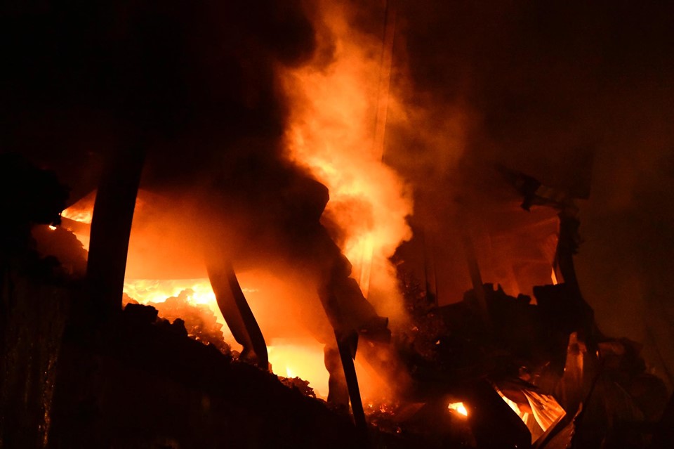 Các chuyên gia cũng nhận định, trong vụ cháy này không loại trừ khả năng có lượng thủy ngân bị thoát ra kèm theo khói bụi của vụ cháy.