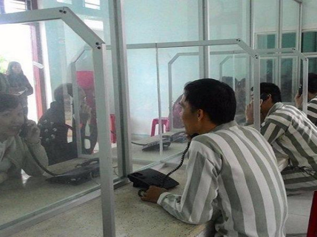 Pháp luật - Người yêu đang ở trong trại giam, có được vào thăm?