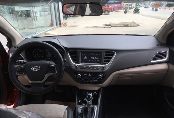 Bảng giá xe Hyundai Accent 2019 lăn bánh - Accent có gì để đấu với Kia Soluto? - 3