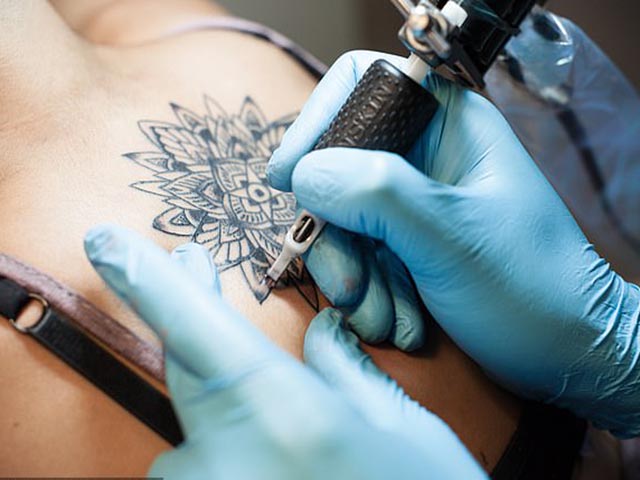Hình xăm có màu sắc rực rỡ có nguy cơ rò rỉ kim loại nặng vào cơ thể rất cao - 1