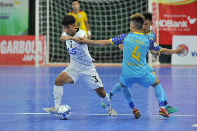 Thái Sơn Nam (áo trắng) có trận thắng quan trọng trước Sanvinest Sanatech Khánh Hòa