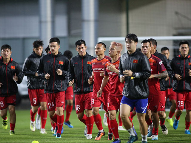 Trọng Hoàng (giữa) khả năng phải ở nhà