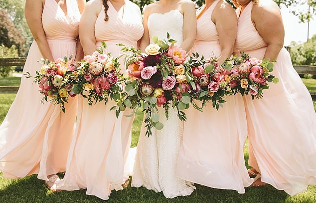 Cô gái được mời làm phù dâu cảm thấy bị xúc phạm trước yêu cầu giảm cân. 