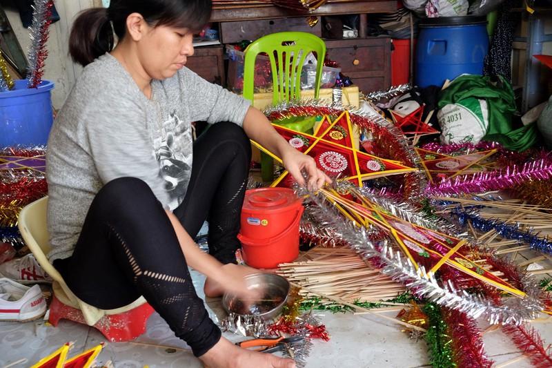 Lồng đèn ông sao vẫn là sản phẩm được nhiều trường hợp, bệnh viện và kiều bào Việt Nam ở nước ngoài... lựa chọn