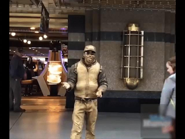 Video Clip Cười - Chỉ cần mất cảnh giác các bạn sẽ nhận ngay "cú troll siêu thốn"