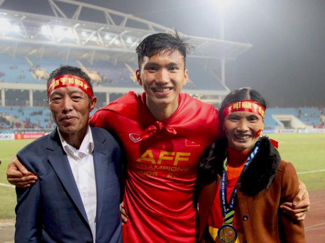 Tin tức trong ngày - Con trai sang Hà Lan thi đấu, bố Đoàn Văn Hậu “sốc” vì biết tin muộn