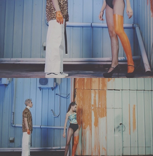 Sơn Tùng M-TP cũng bị
bóc mẽ chuyện ăn gian chiều cao khi quay MV. Ở một góc quay trực
tiếp, nữ người mẫu Tây đi giày cao gót. Tuy nhiên, ở cảnh quay
người đẹp bỏ đi, cô đã phải thay sang dép lê để góc quay trọn vẹn
khung hình hai người không bị quá chênh chiều cao.