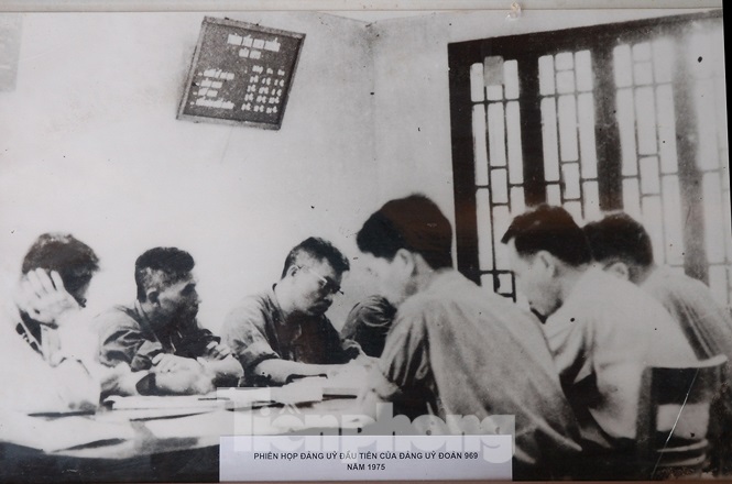 Phiên họp đầu tiên của Đảng uỷ Đoàn 969, năm 1975