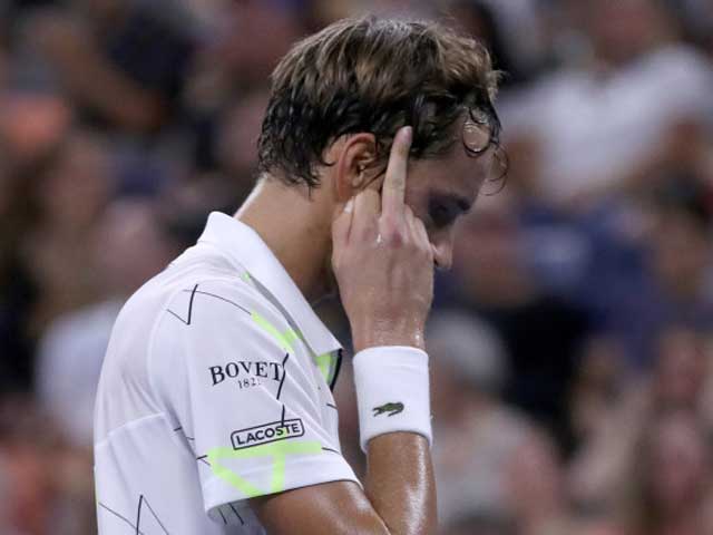 Medvedev giơ "ngón tay thối" với khán giả US Open