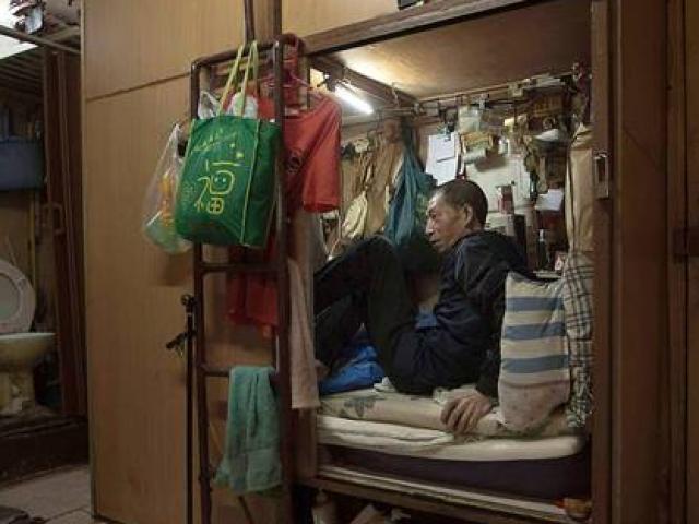 Kinh doanh - Giật mình chỗ trọ chưa đến 2m2, bé như "quan tài"... giá 7 triệu/tháng