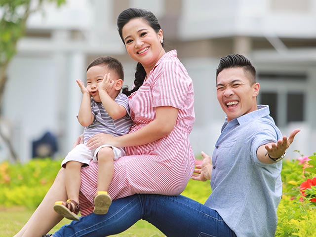 Đời sống Showbiz - Vợ "hoàng tử xiếc" Quốc Cơ mang bầu lần 2