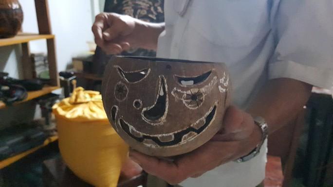 Thổi hồn vào vỏ dừa khô, bán 1,2 triệu đồng/cái - 10