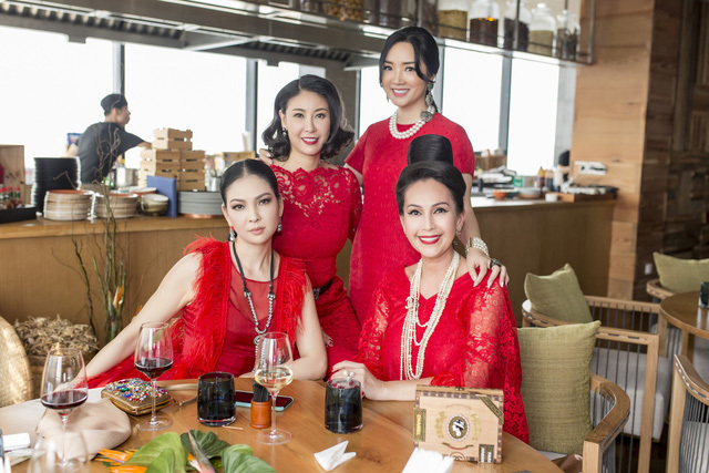 Thủy Hương hội ngộ cùng Diễm My, Hà Kiều Anh... trong sự kiện