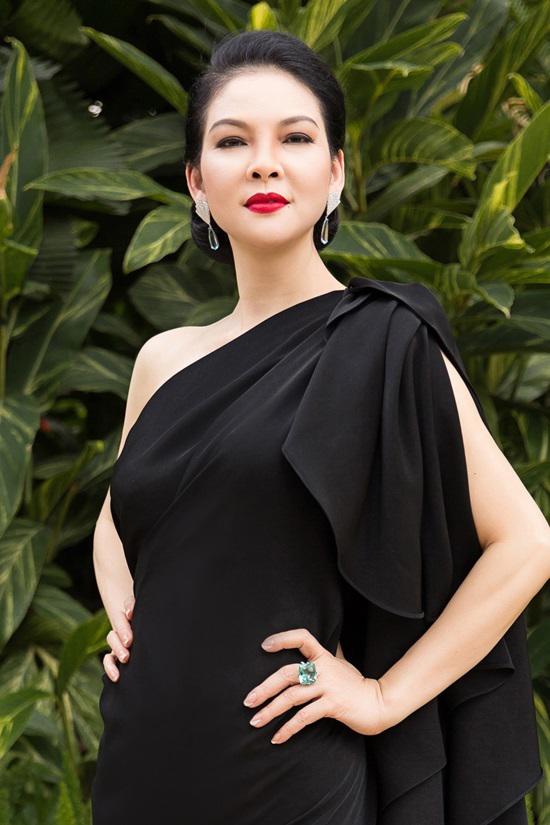 Thế nhưng cô không lên tiếng phủ nhận hay khẳng định 