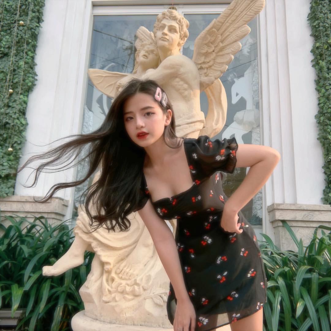 Ngọc Quỳnh mê mệt những bộ đầm giúp khoe da,&nbsp;tôn dáng tuyệt đối.