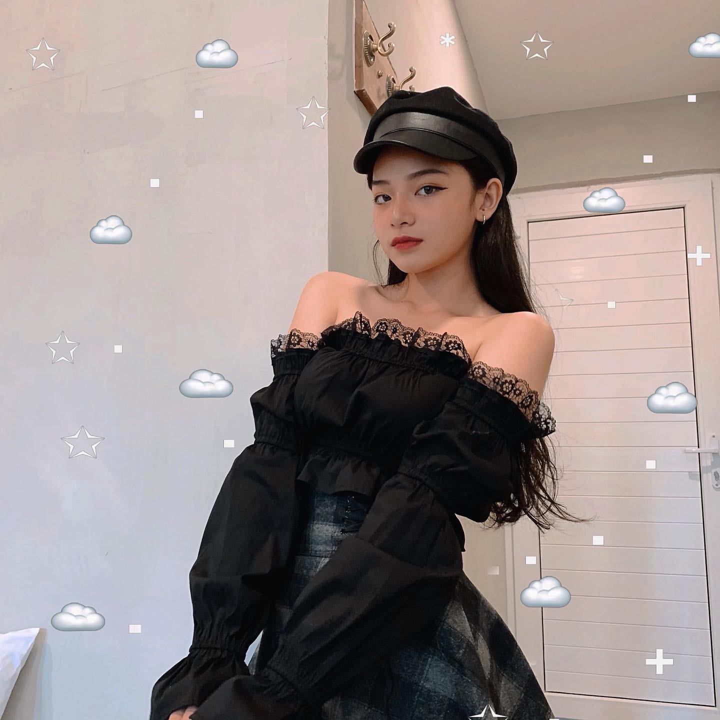 Hay thậm chí là tiểu thư sang chảnh. Dù mới chỉ sinh năm 2001 nhưng Ngọc Quỳnh đã định hình cho mình gu thời trang rất ổn!