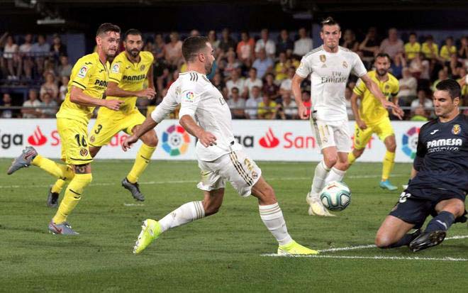 Real (áo trắng) gặp khó trước Villarreal