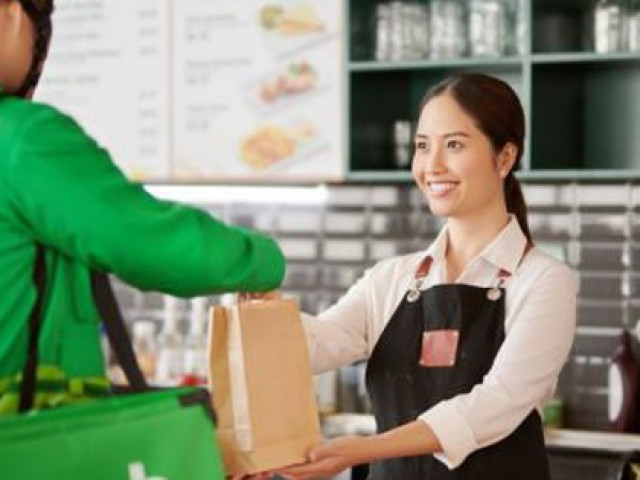 Kinh doanh - Xe ôm công nghệ thu trên 100 triệu đồng/năm nộp thuế 4,5%/doanh thu