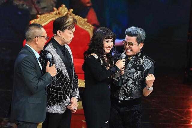 Danh ca Thanh Lan trên sân khấu chương trình "Ký ức vui vẻ".