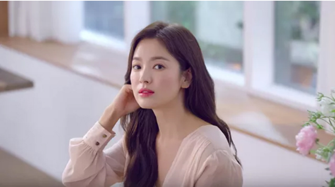 Song Hye Kyo khoe nhan sắc "không tuổi" trong clip quảng cáo