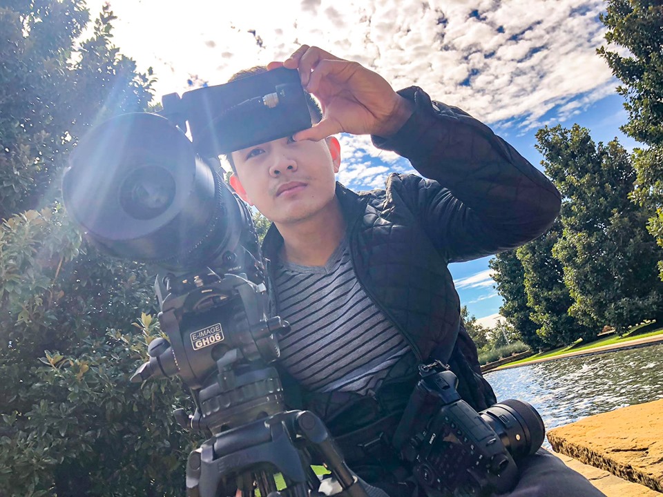 Ngoài sở thích máy bay, Thành Vinh còn đam mê chụp ảnh 