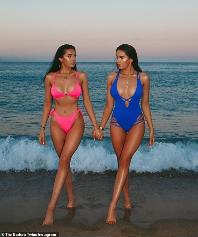 Cả hai bắt đầu sự nghiệp người mẫu từ rất trẻ và hiện có 230,000 người theo dõi.