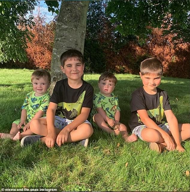 Victoria Morell, mẹ của hai cặp song sinh, luôn chia sẻ những quãng thời gian lớn lên của 4 thiên thần nhỏ nhà mình.