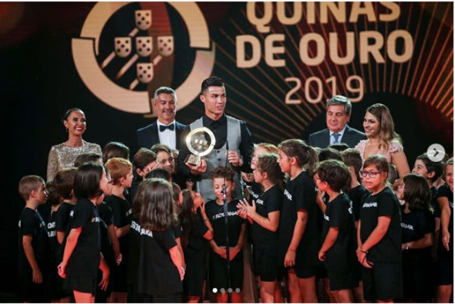 CR7 cảnh báo các tài năng trẻ Bồ Đào Nha hãy cảnh giác với những sóng gió mà giới truyền thông mang lại