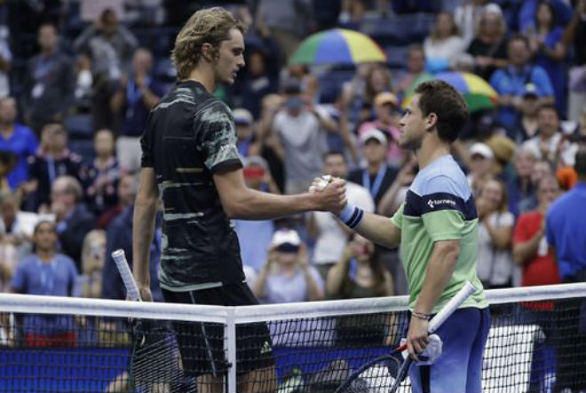 Hạt giống số 6 Zverev đã có trận đấu rất tốn sức trước "gã lùn" Schwartzman để tranh vé vào tứ kết US Open