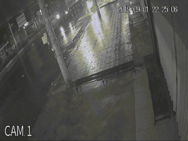 Tin tức trong ngày - Video: Nữ tài xế choáng váng sau cú đâm chí tử vào đuôi xe container