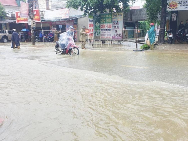 Tin tức trong ngày - Một công an xã ở Hà Tĩnh bị rơi xuống cống nước tử vong